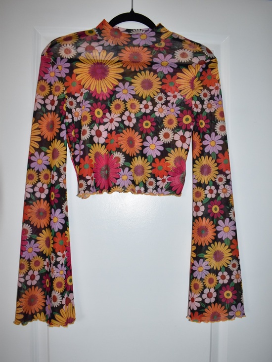SHEIN Tops - Retro Y2K Floral Mesh Mock Neck Crop Top W/ Bell Sleeves and Scalloped Edges